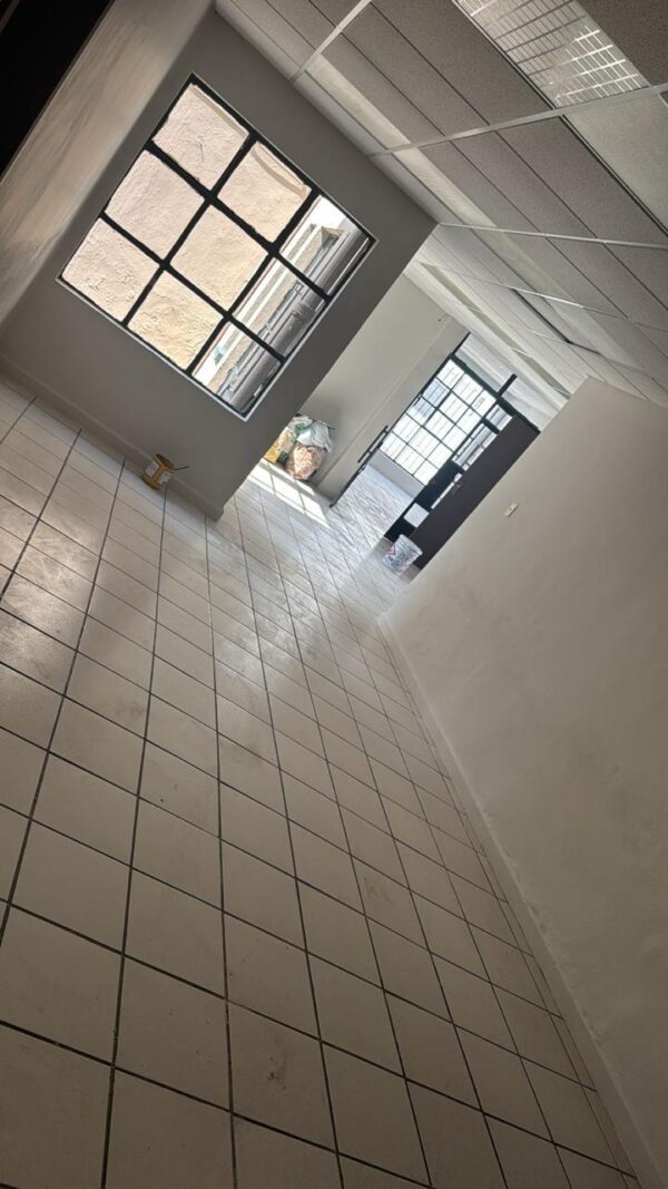 Casa grande con laboratorio y oficinas 23 poniente (RENTA) - Image 2