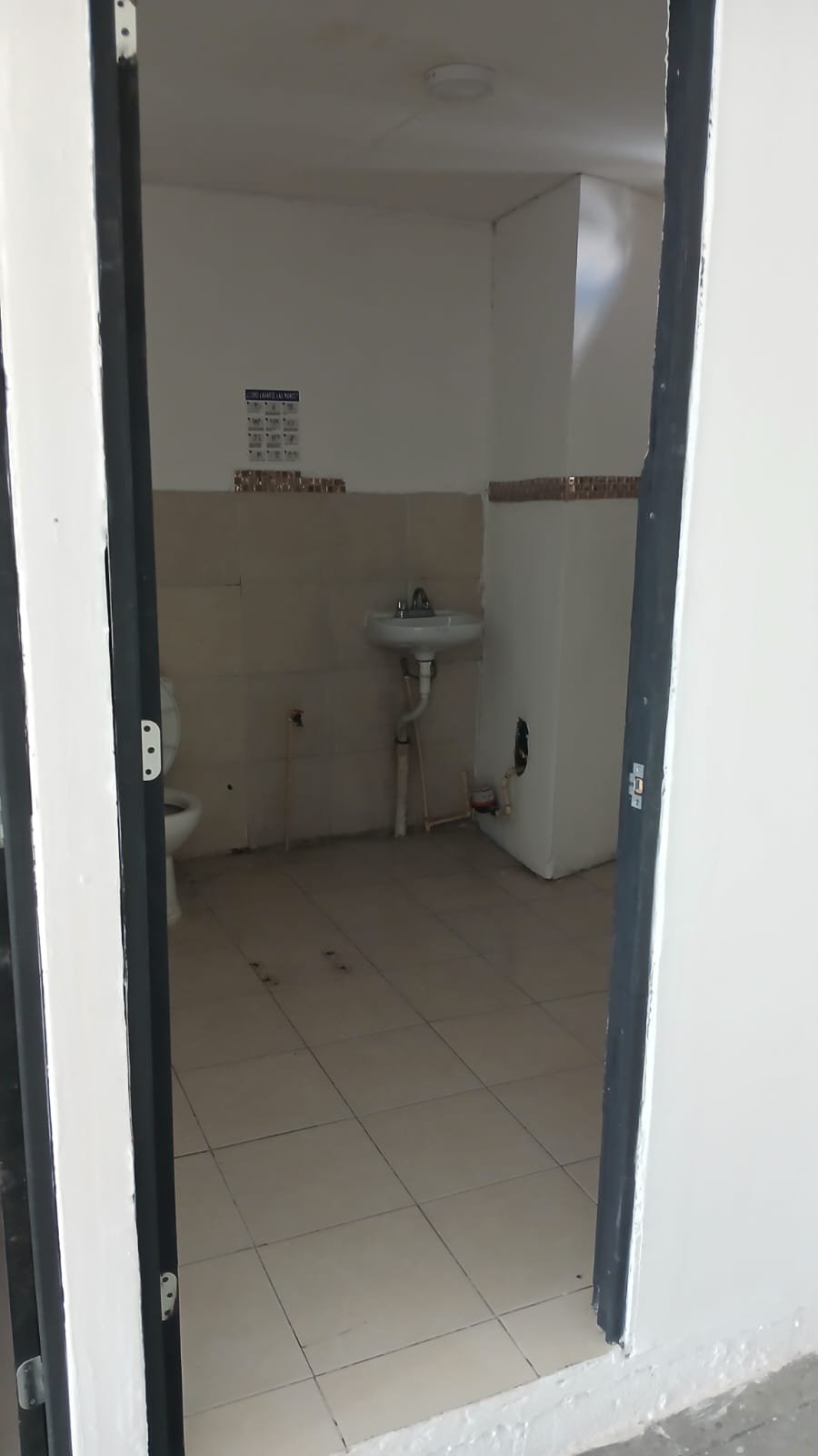 LOCAL EN RENTA. PZA OLIVOS CTO JUAN PABLO II (Local 9) - Image 3