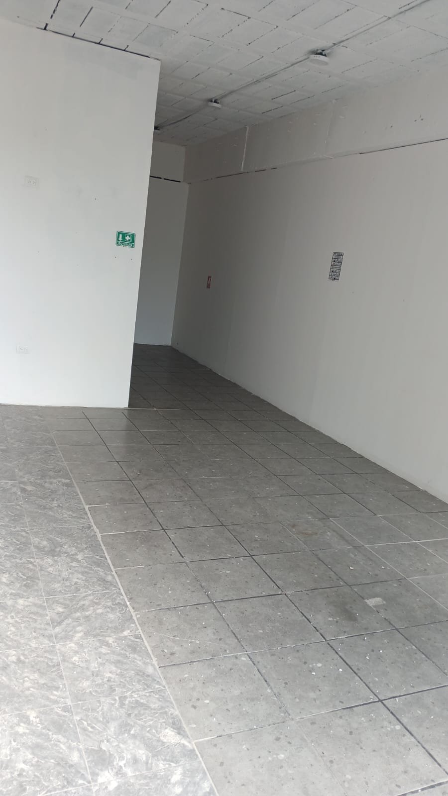 LOCAL EN RENTA. PZA OLIVOS CTO JUAN PABLO II (Local 9) - Image 4