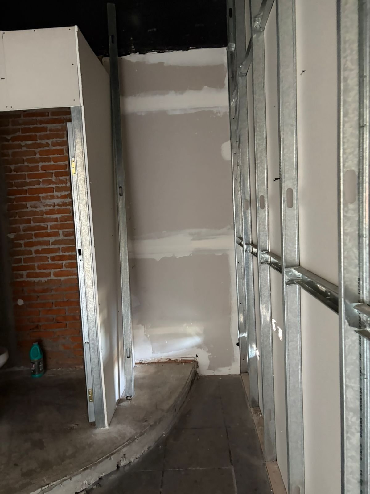 LOCAL EN RENTA. PZA OLIVOS CTO JUAN PABLO II (Local 10) - Image 2