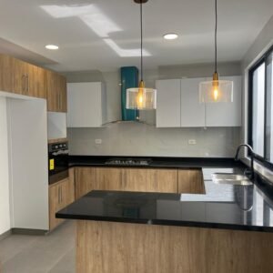 Casa en venta con roof garden en excelente ubicación en PuntaLoma