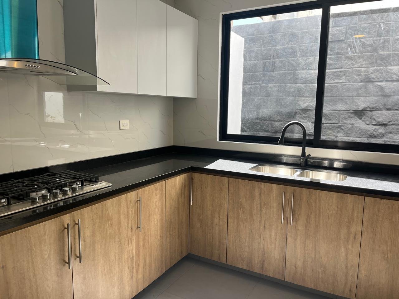 Casa en venta con roof garden en excelente ubicación en PuntaLoma - Image 8